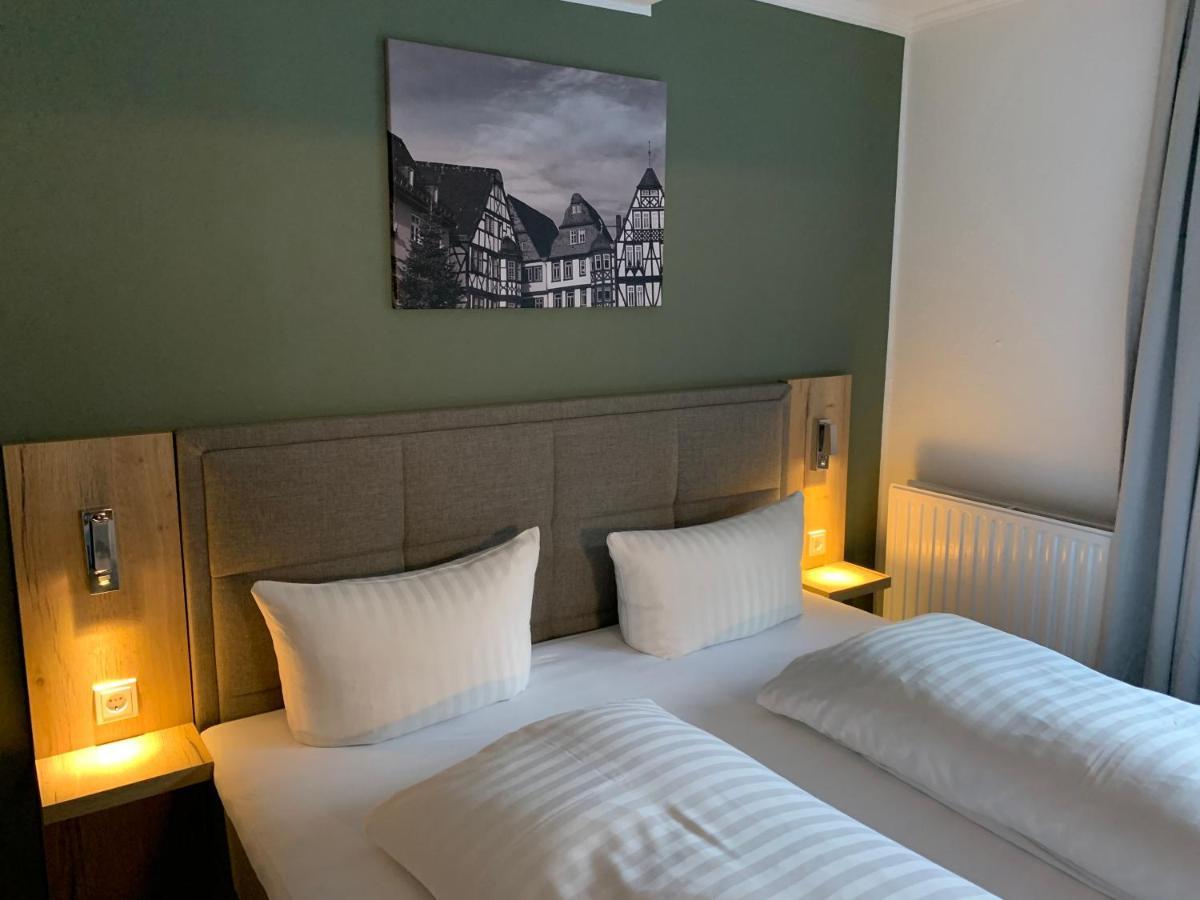 Hotel Zur Eisenbahn Limburg an der Lahn Exterior foto
